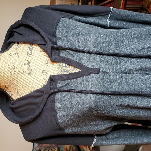Maurices size 1 black/gray pullover hoodie - Picture 3 of 16
